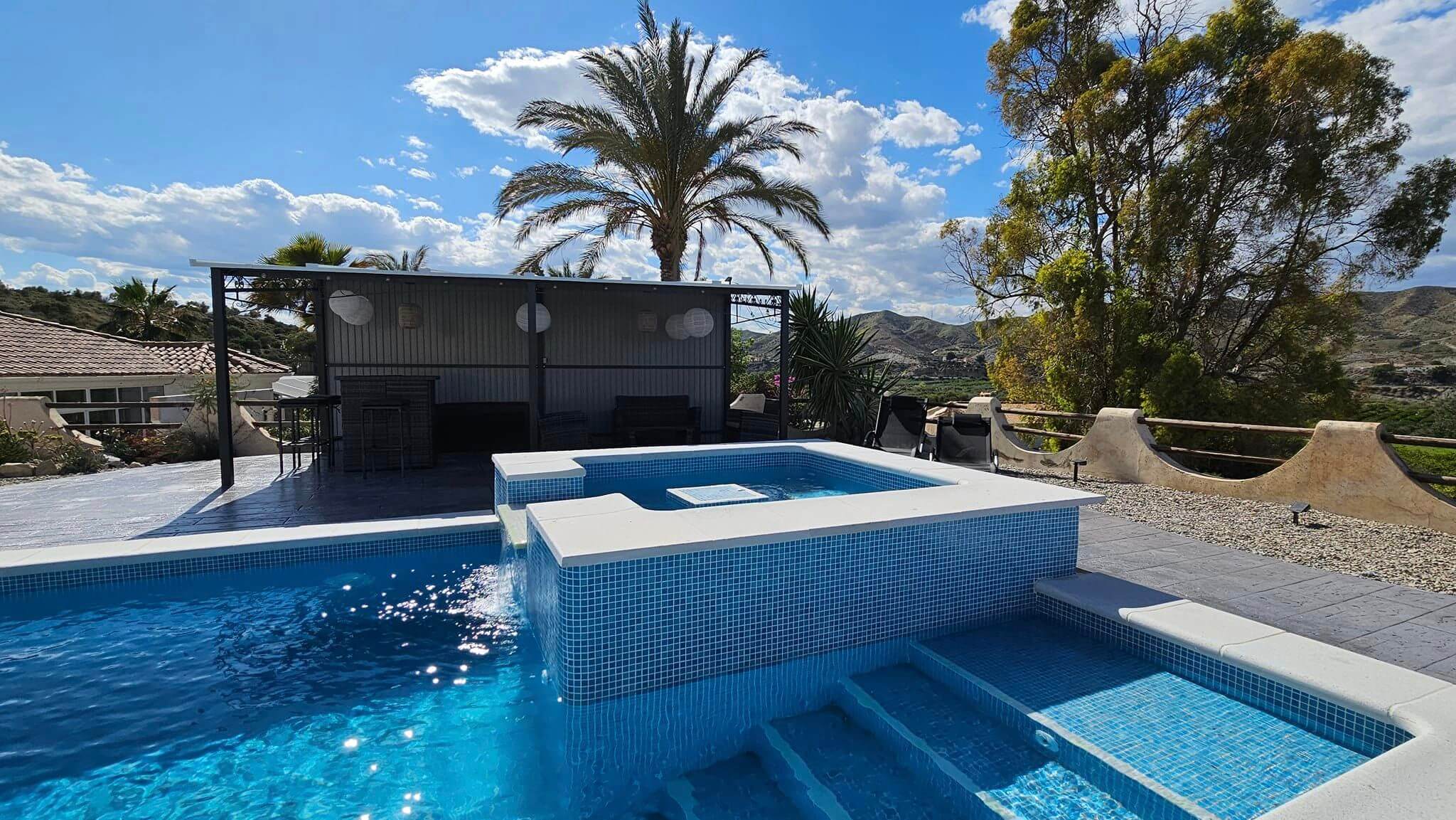 Jacuzzi en piscina Pools and More